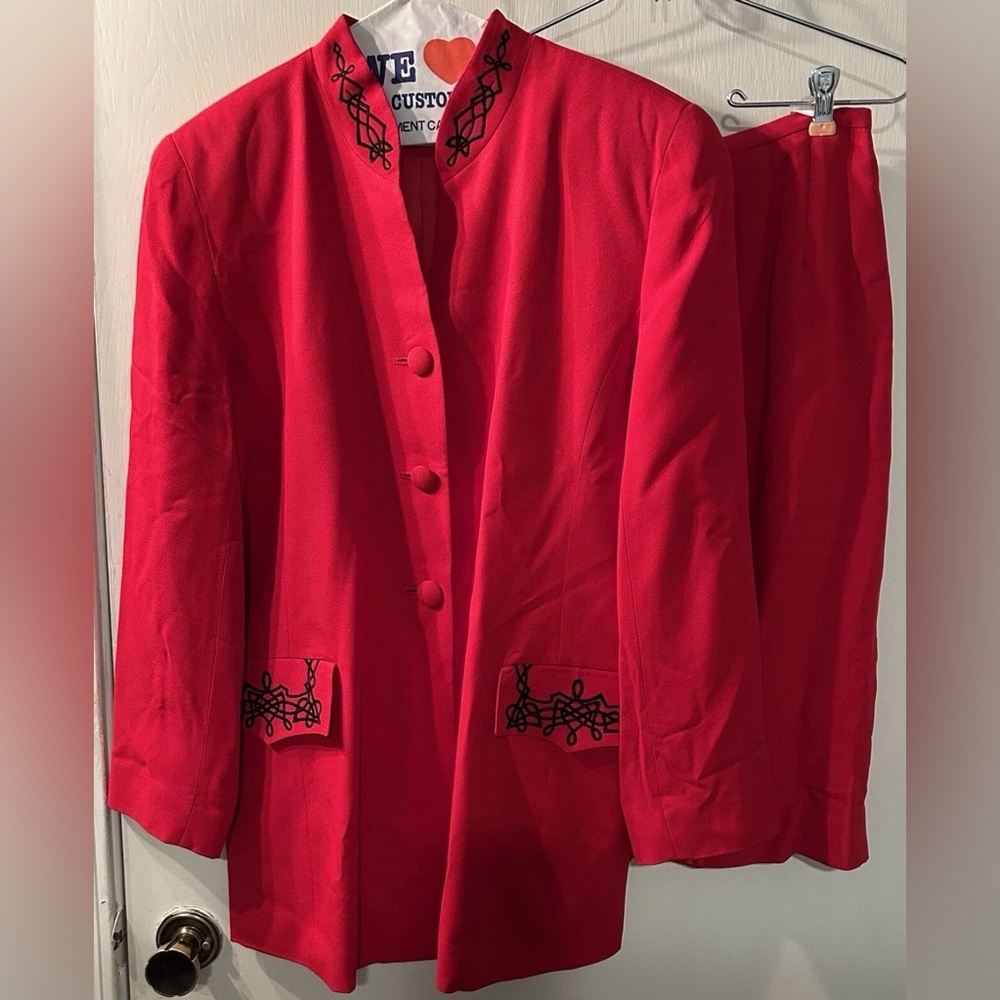 Ladies 2-Piece Red Pendleton Skirt Suit w/black embroidery (Ace/Nylon)  Size 10